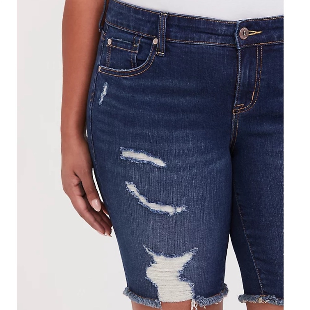 Torrid BOYFRIEND BERMUDA SHORT - Picture 5 of 6